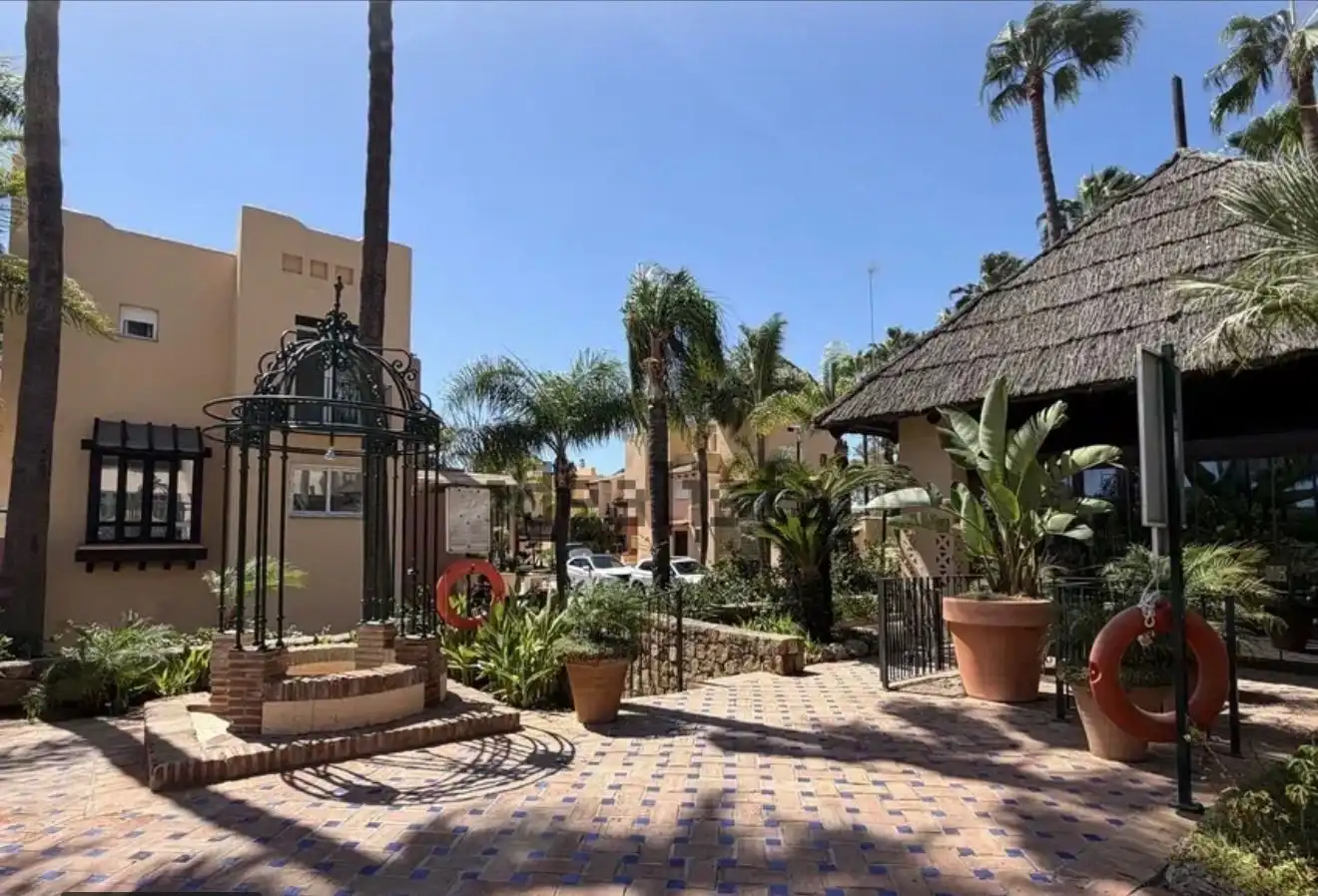 Vista exterior de Casa adosada de lloguer en Marbella amb Aire condicionat, Calefacció i Terrassa
