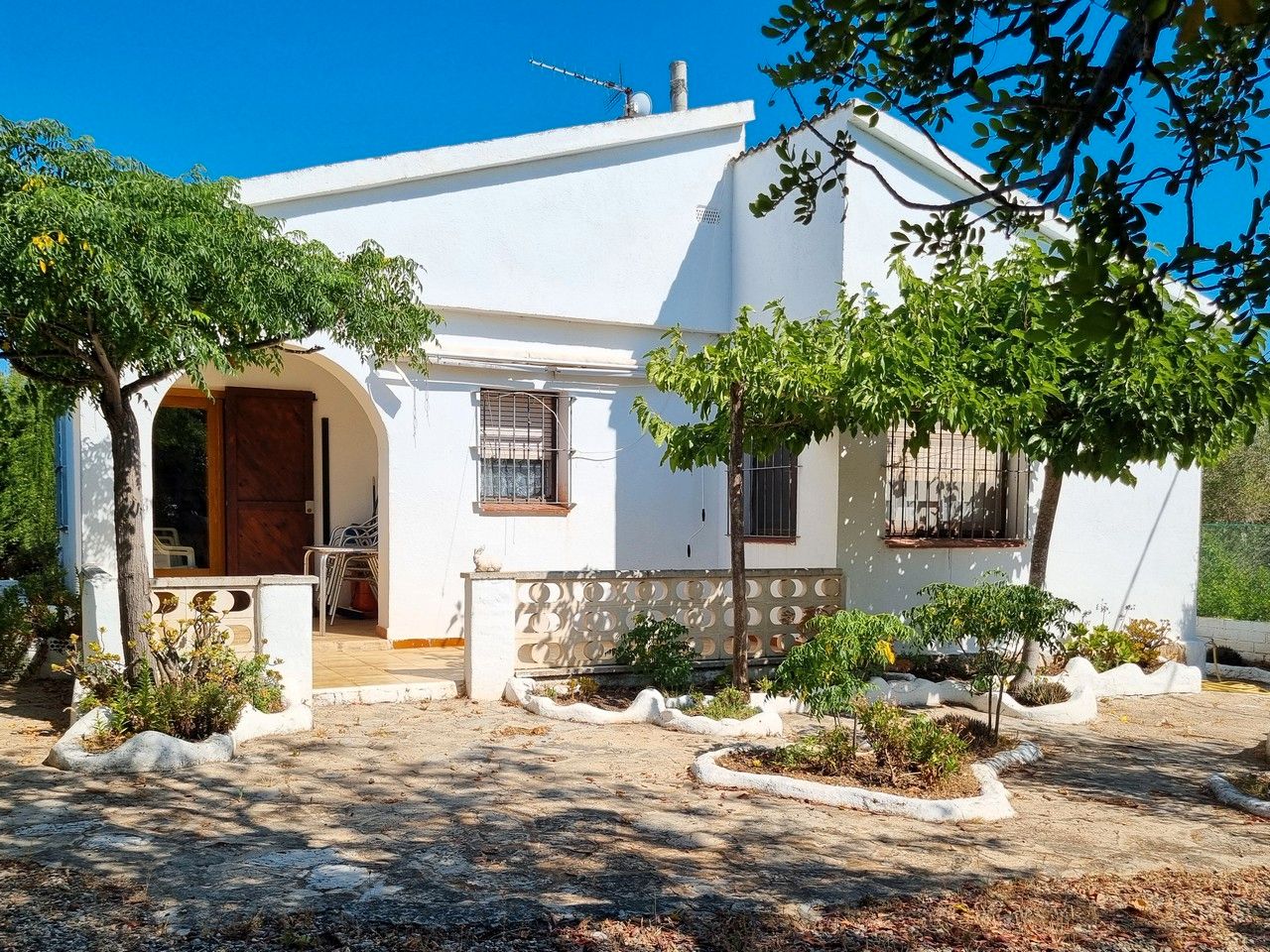 Vista exterior de Casa o xalet en venda en L'Ametlla de Mar  amb Jardí privat, Terrassa i Moblat