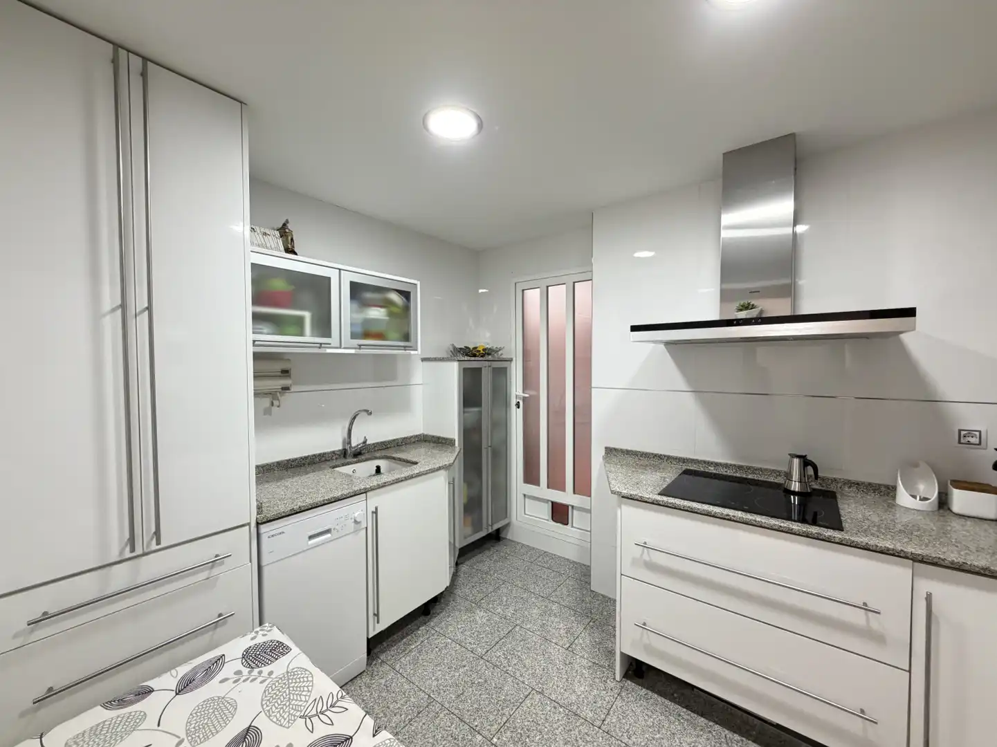 Küche von Wohnung zum Verkauf in Rafelbuñol / Rafelbunyol mit Klimaanlage, Terrasse und Balkon