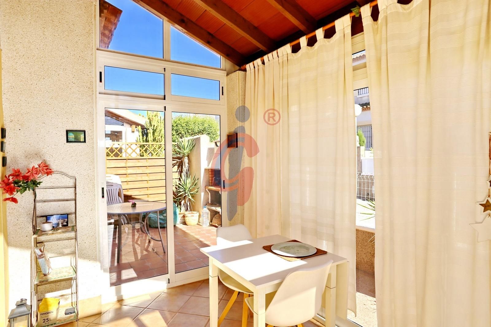 Vista exterior de Dúplex en venda en Guardamar del Segura amb Calefacció, Jardí privat i Terrassa
