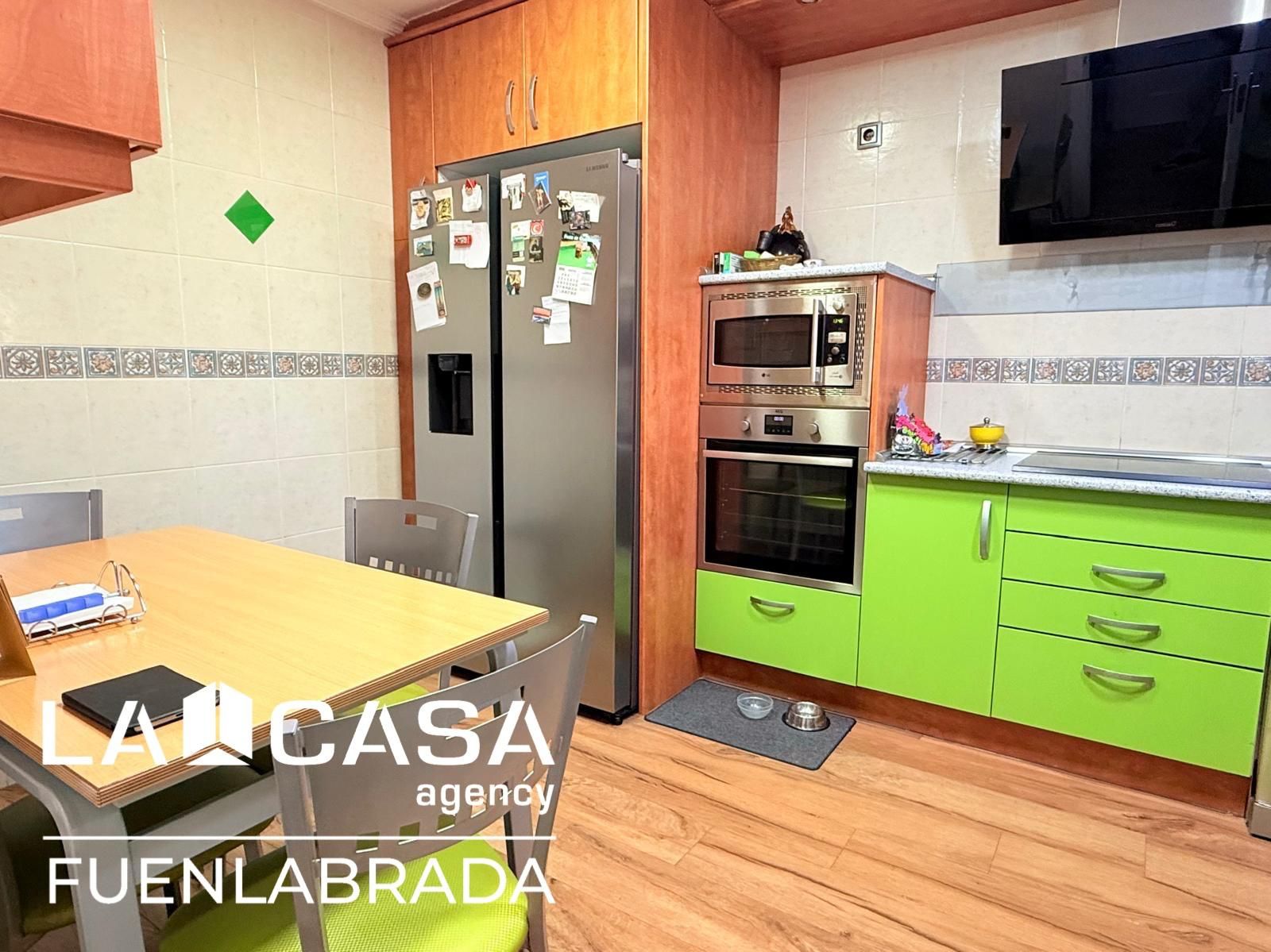 Cuina de Casa adosada en venda en Griñón amb Aire condicionat, Terrassa i Piscina