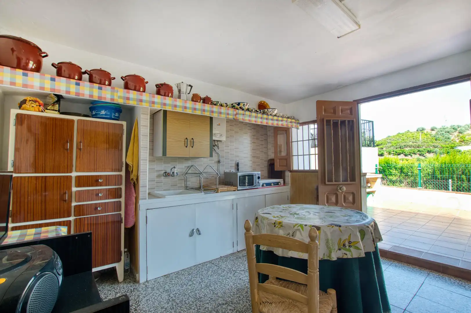 Cuina de Casa adosada en venda en Canillas de Aceituno amb Jardí privat