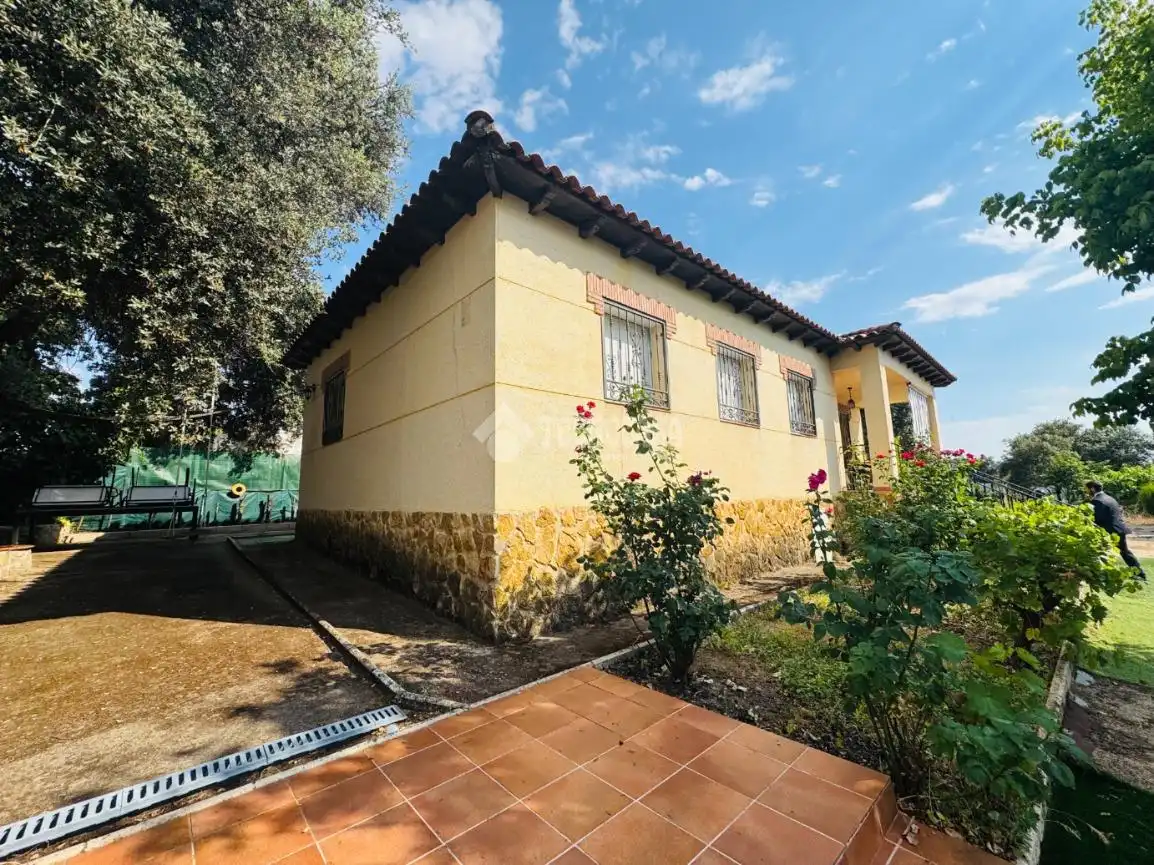 Vista exterior de Casa o xalet en venda en Hormigos amb Aire condicionat, Calefacció i Traster