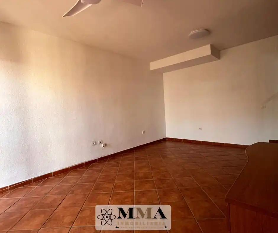 Sala d'estar de Casa adosada en venda en El Portil amb Aire condicionat, Calefacció i Jardí privat