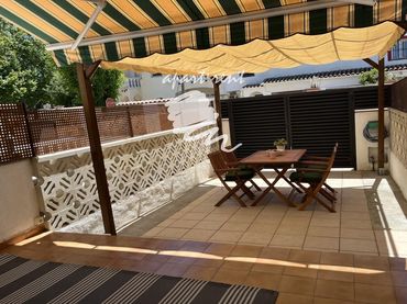 House with balcony for sale in Ebre