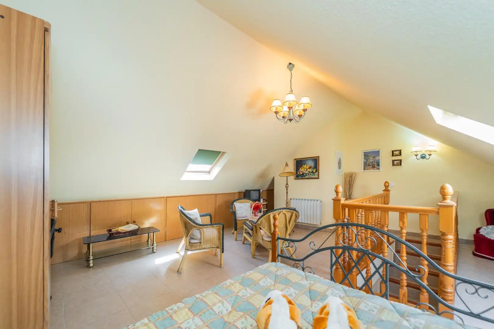 Schlafzimmer von Einfamilien-Reihenhaus zum Verkauf in Parla mit Klimaanlage, Heizung und Privatgarten
