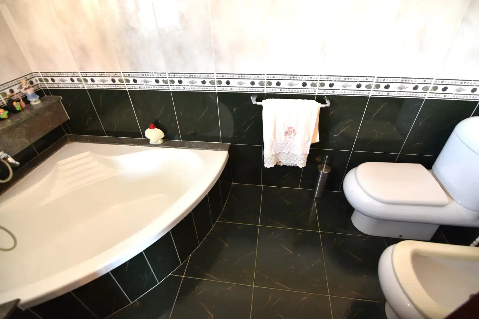 Bathroom of Houses for sale in Sada (A Coruña)  with Heating, Private garden and Parquet flooring
