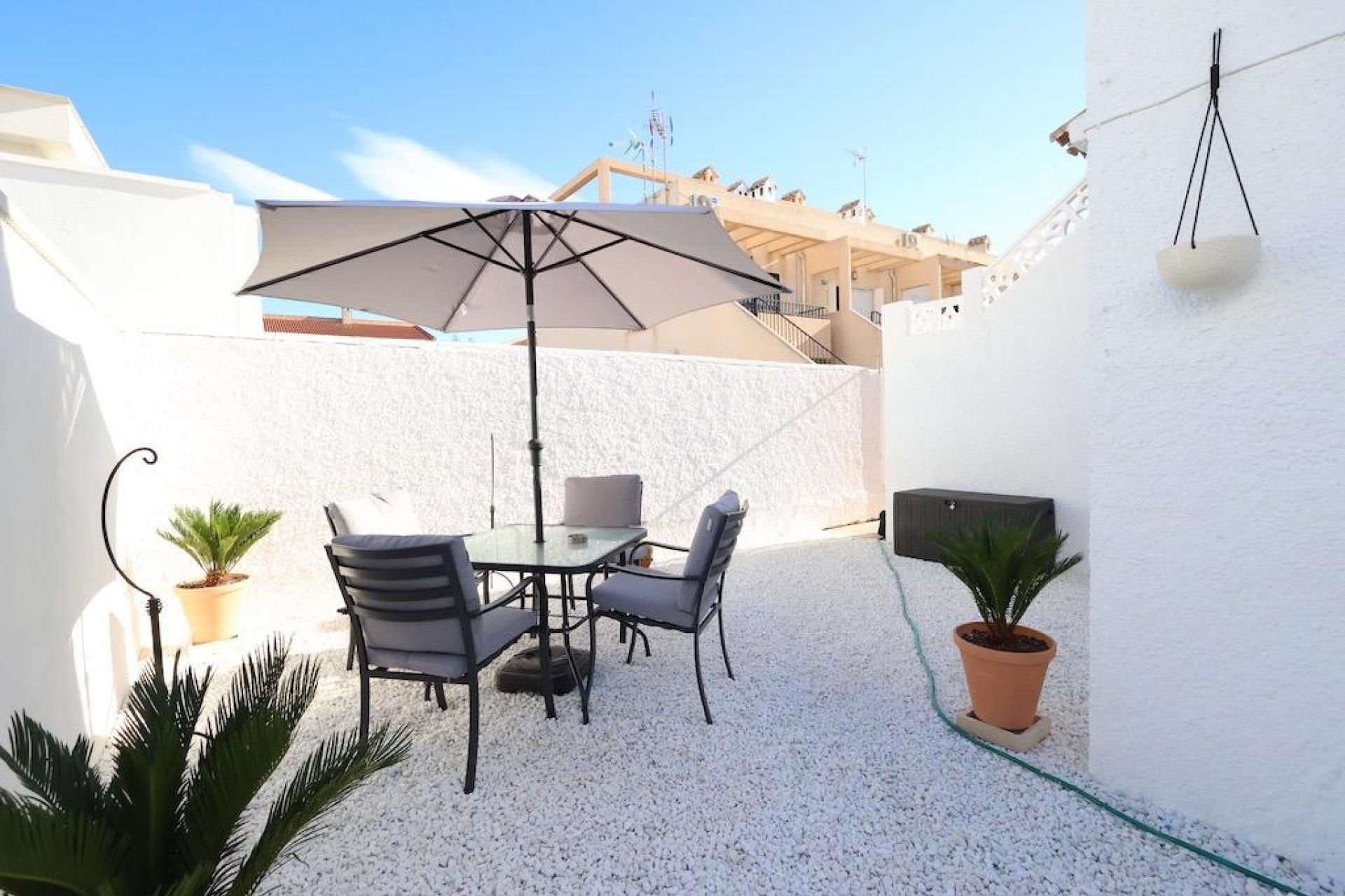Terrassa de Casa o xalet en venda en Torrevieja amb Aire condicionat, Jardí privat i Terrassa