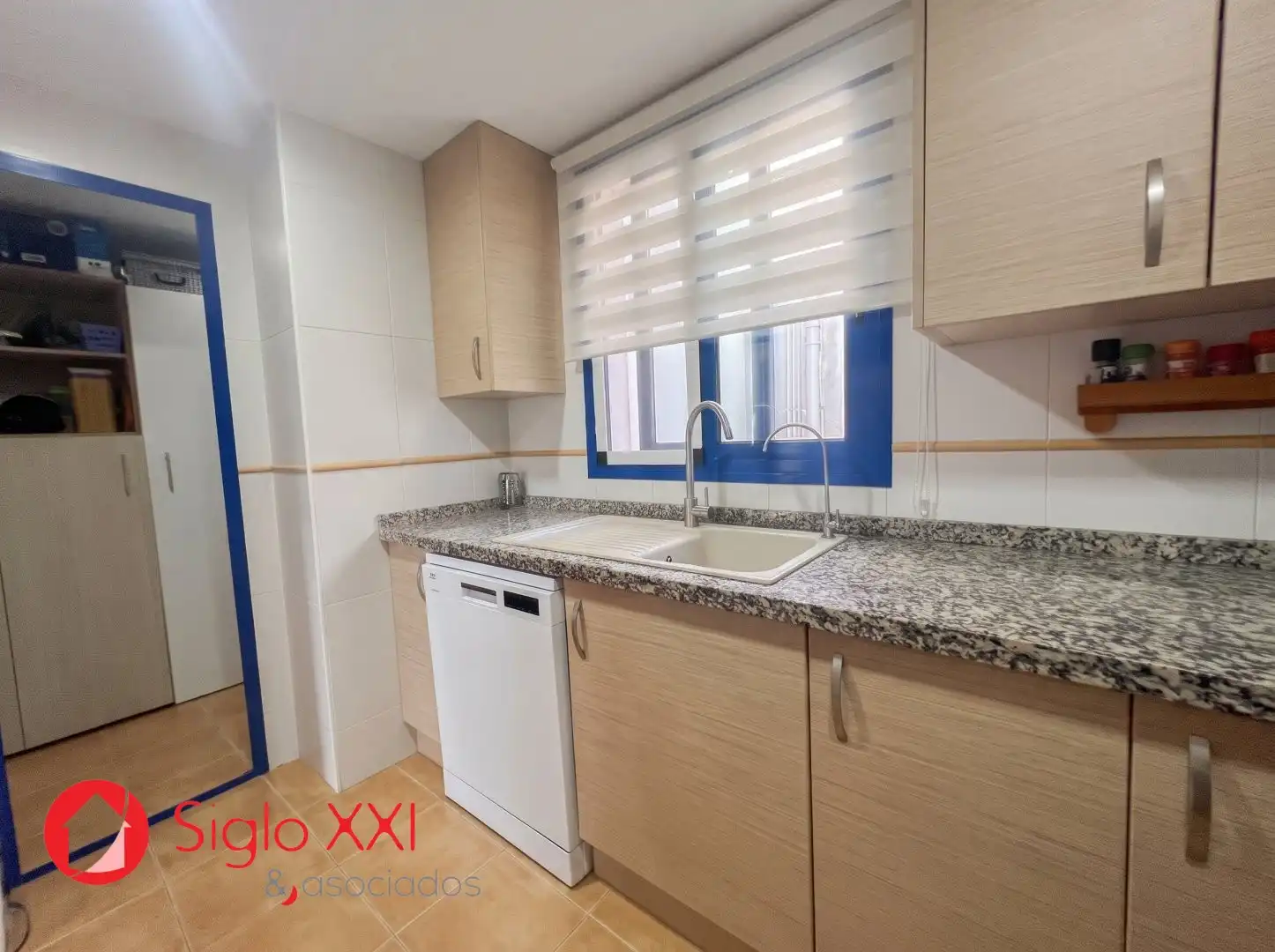 Kitchen of Flat for sale in Madrigal 