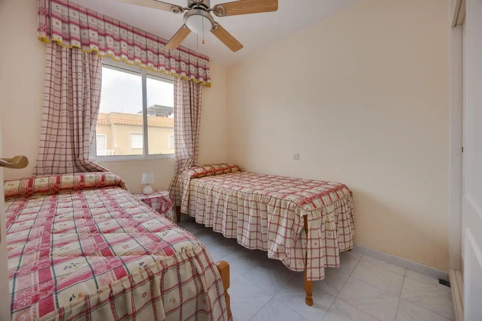 Dormitori de Casa o xalet en venda en Torrevieja amb Aire condicionat, Jardí privat i Piscina