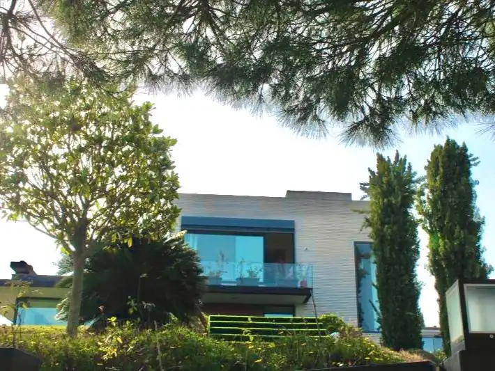 Villa mit Pool zur Miete in Avinguda montseny 43