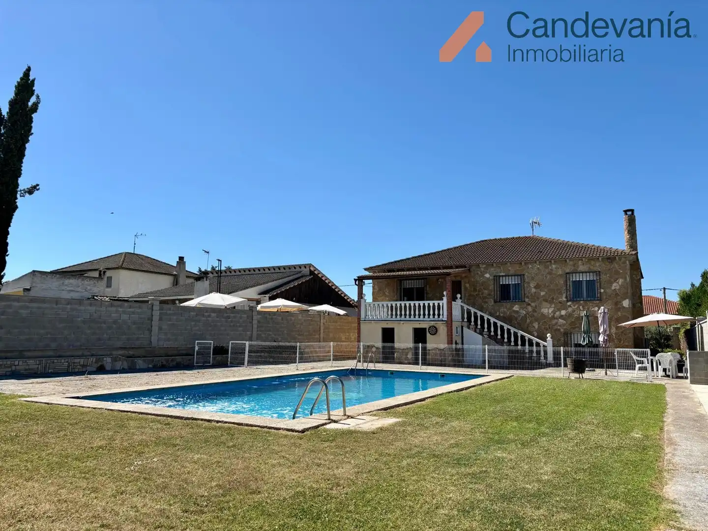 Piscina de Casa o chalet en venta en San Mateo de Gállego con Aire acondicionado, Calefacción y Jardín privado