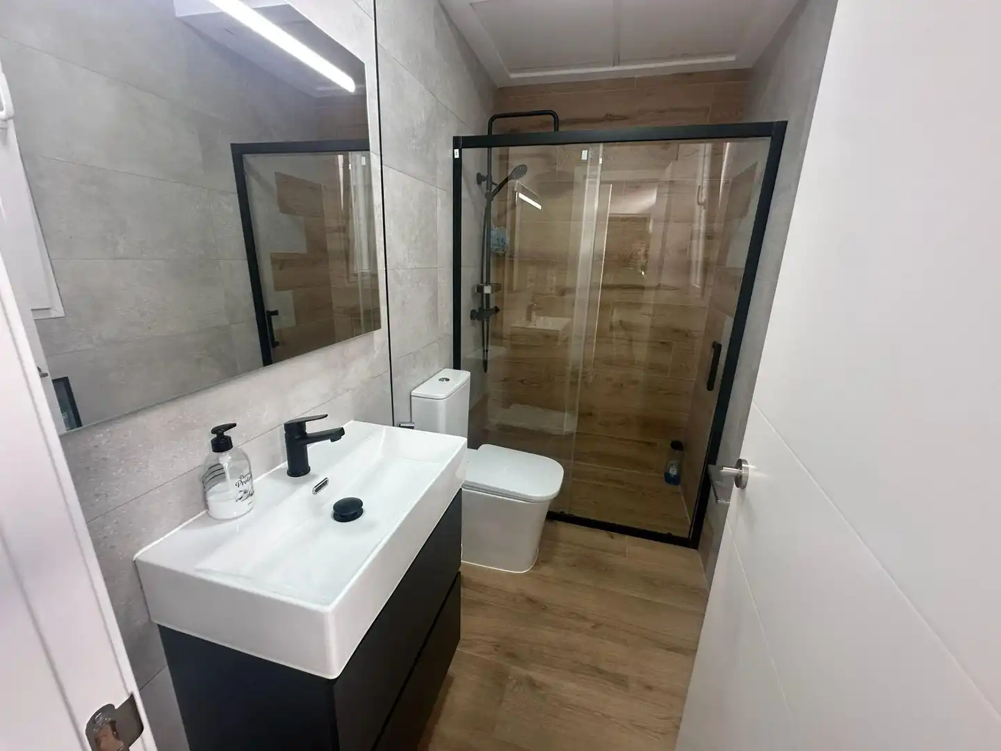 Baño de Piso para compartir en Elda