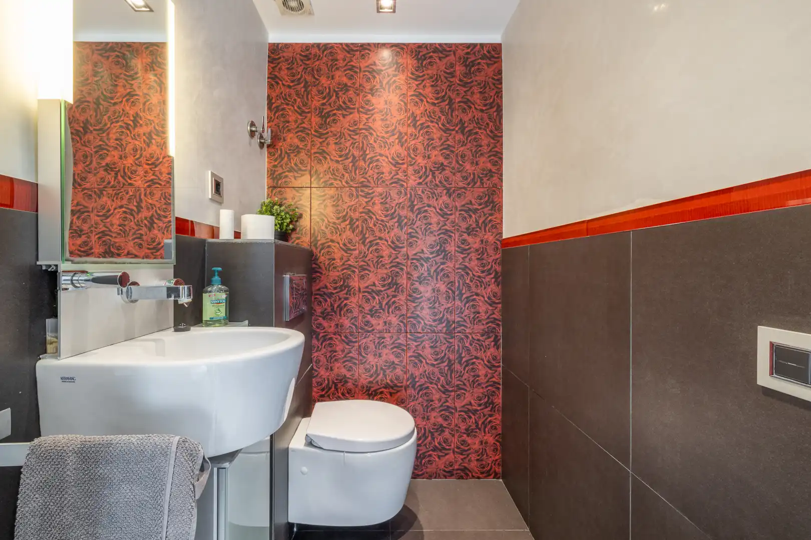 Bathroom of Houses for sale in Cerdanyola del Vallès  with Furnished