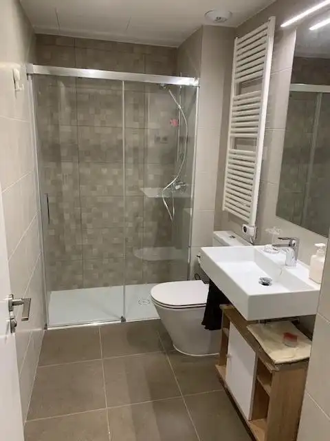 Bathroom of Flat for rent in Badalona  with Air Conditioner, Parquet flooring and Terrace