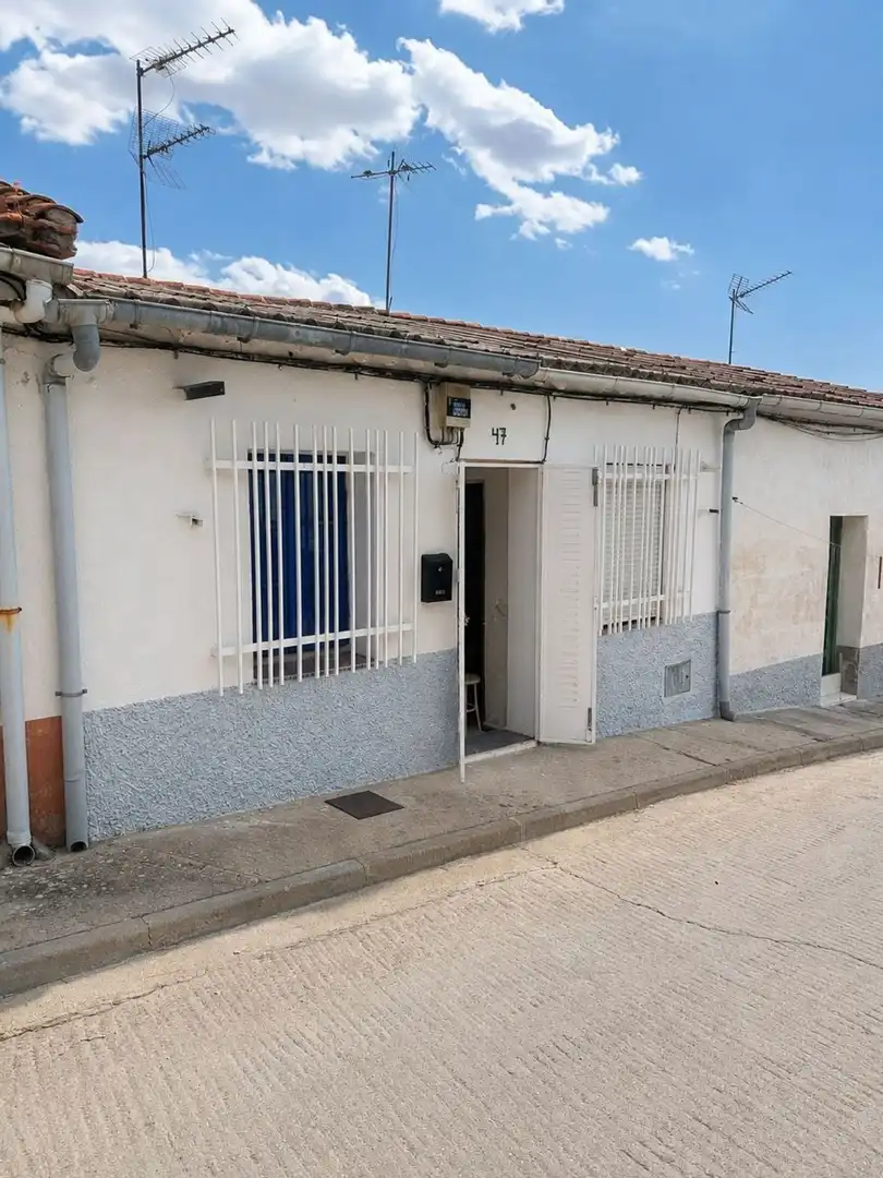 Vista exterior de Casa o xalet en venda en El Hoyo de Pinares  amb Traster