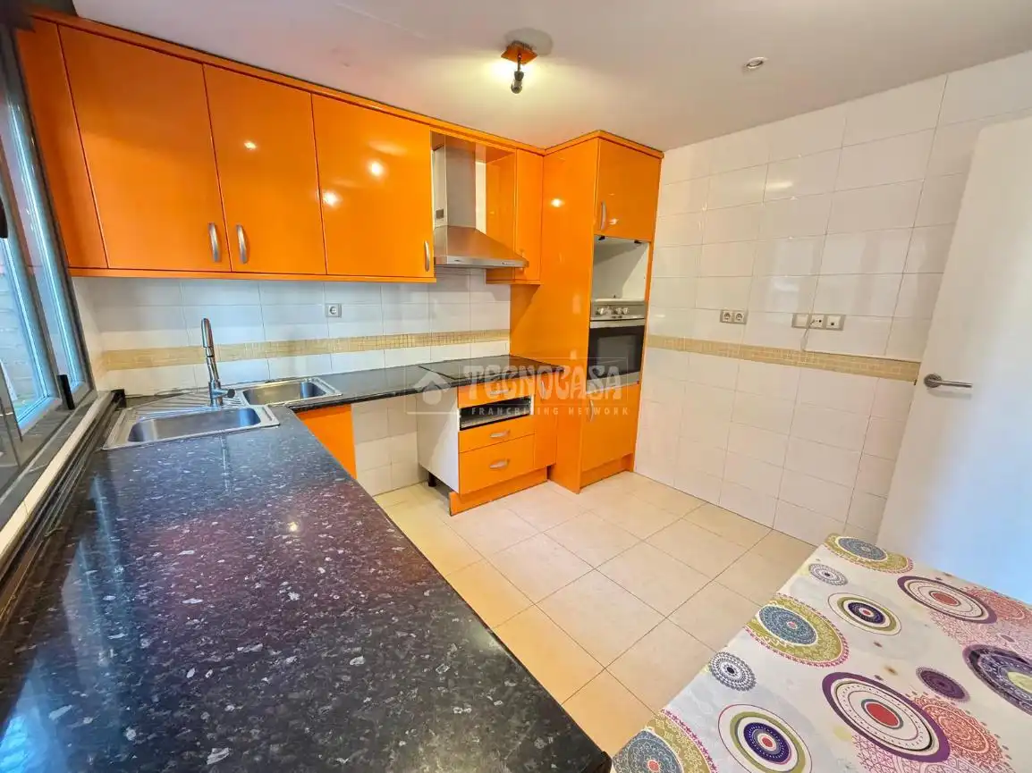 Cocina de Casa adosada en venta en Valdemoro con Aire acondicionado, Jardín privado y Terraza