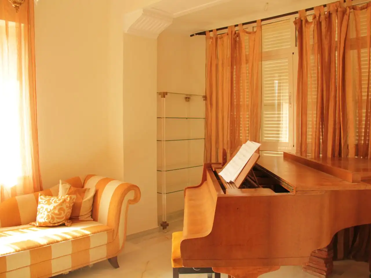 Sala de estar de Casa o chalet de alquiler en Málaga con Aire acondicionado, Calefacción y Jardín privado