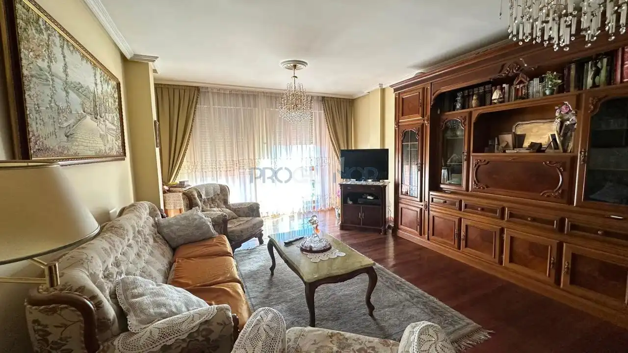 Sala de estar de Piso en venta en León Capital  con Calefacción y Trastero
