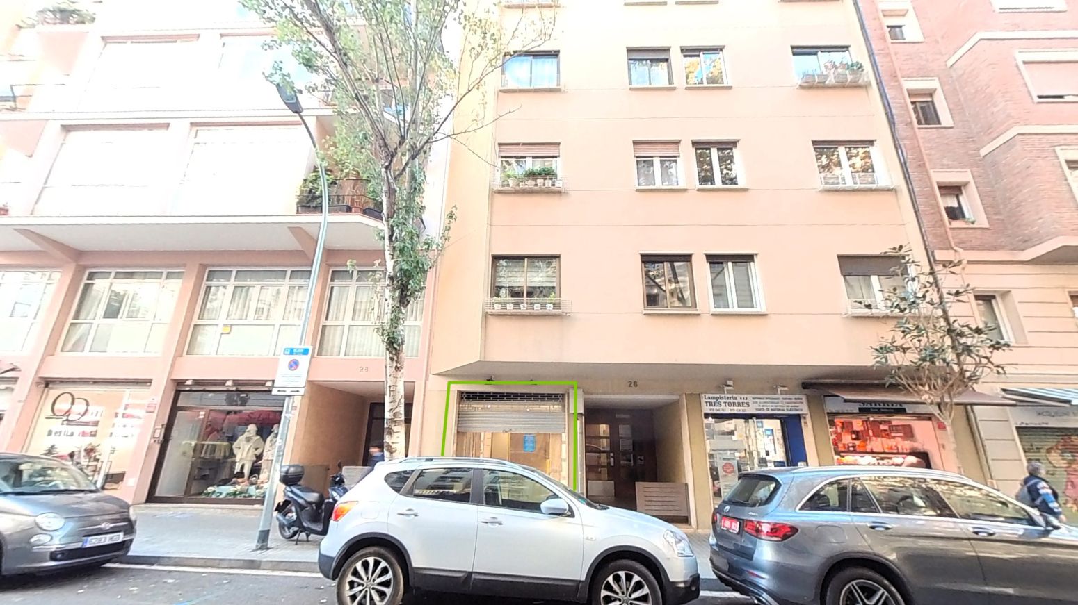 Vista exterior de Local en venda en  Barcelona Capital