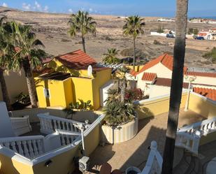 Vista exterior de Casa o xalet en venda en Pájara amb Aire condicionat, Terrassa i Piscina