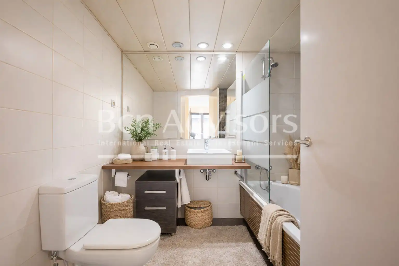 Bathroom of Flat for sale in Barcelona  with Air Conditioner, Heating and Parquet flooring