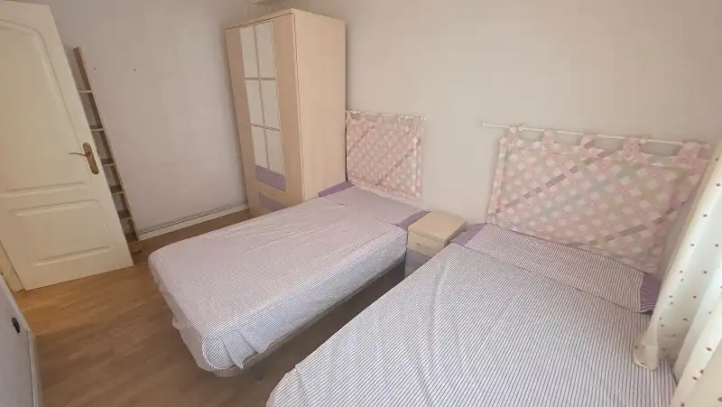 Dormitori de Pis en venda en Elche / Elx amb Parquet, Moblat i Balcó