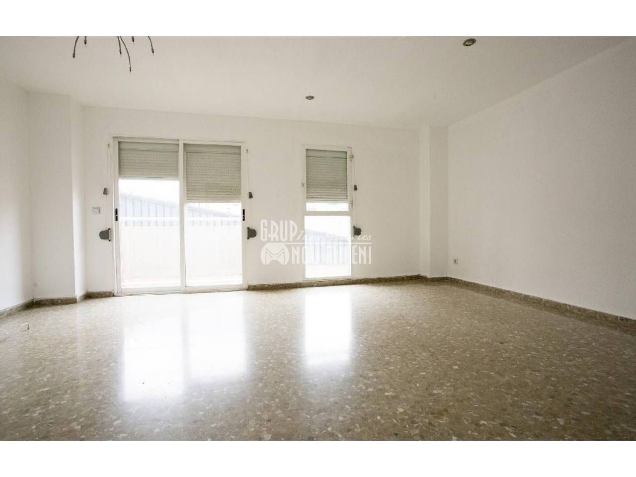 Flat for sale in  Valencia Capital  with Terrace and Balcony