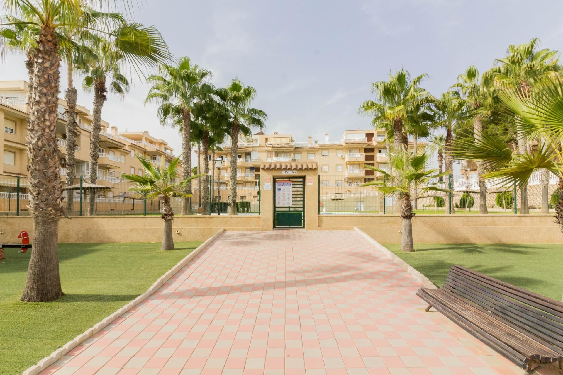 Exterior view of Apartment for sale in Guardamar del Segura  with Private garden, Terrace and Balcony