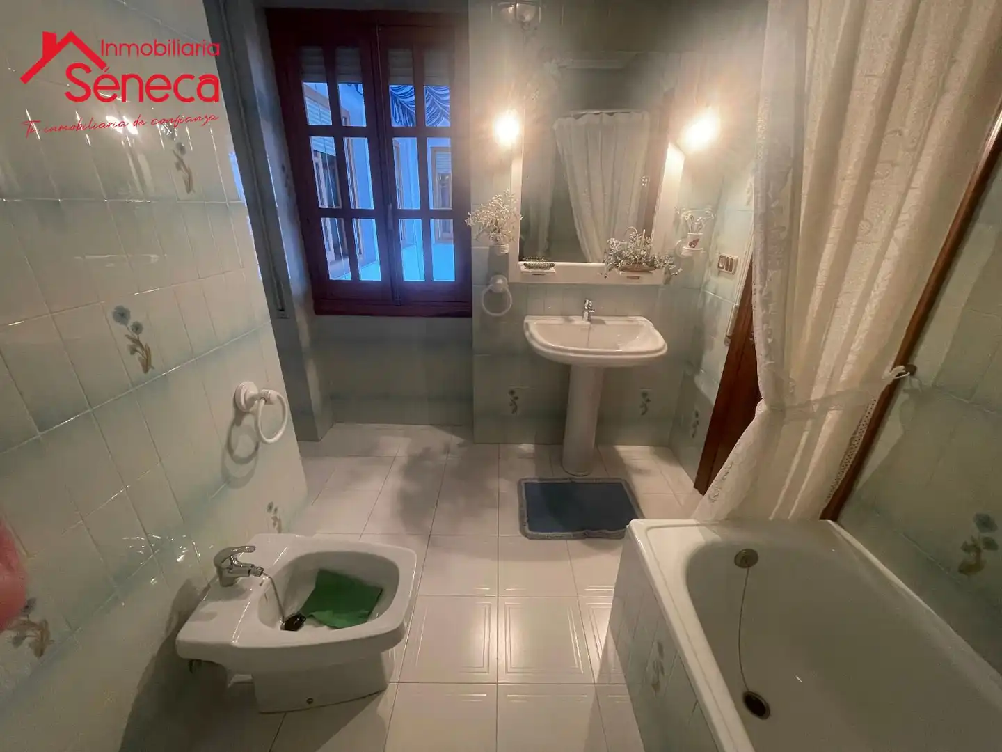 Bathroom of Detached homes for sale in El Carpio  with Air Conditioner, Heating and Furnished