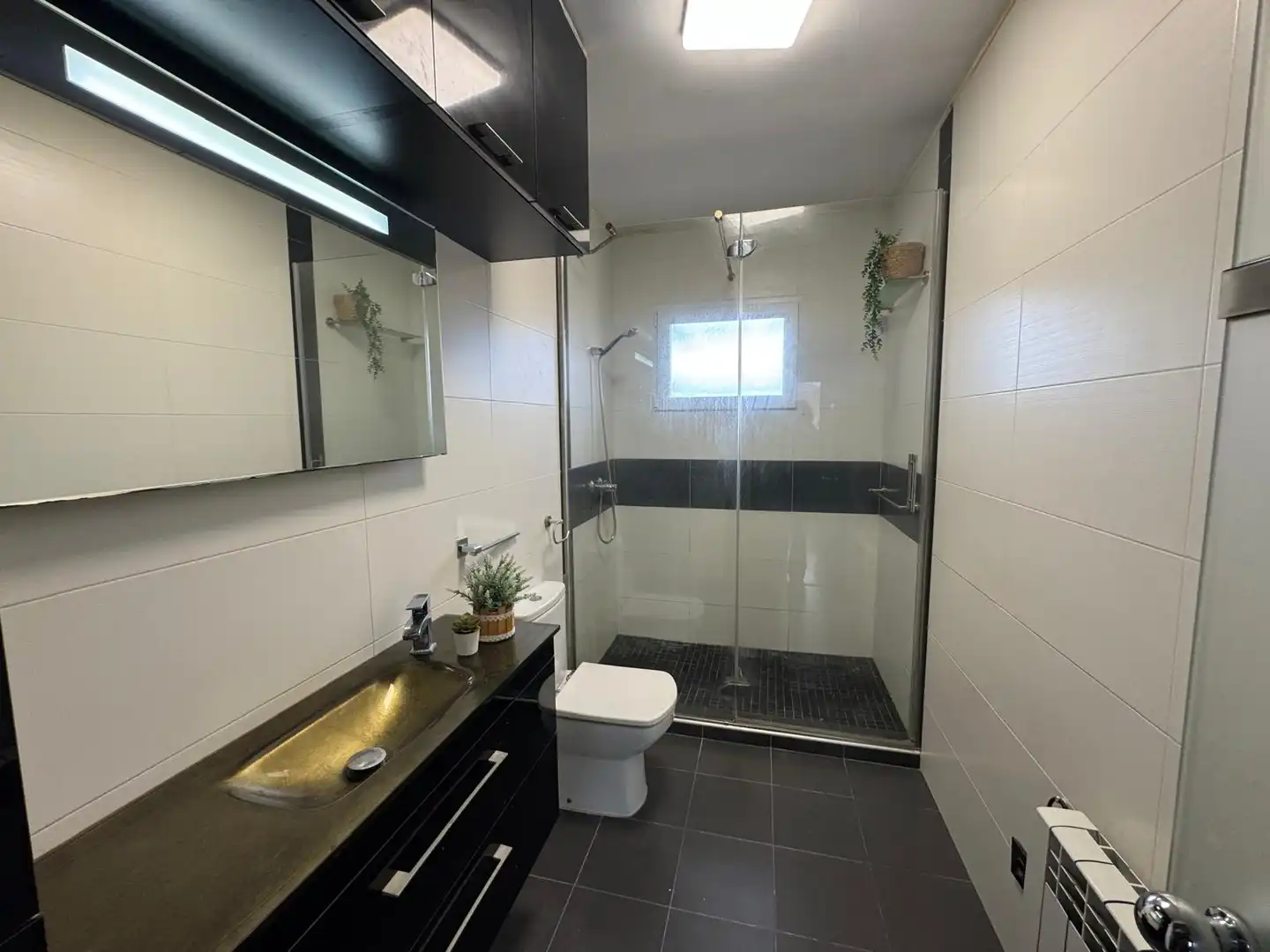 Baño de Piso en venta en Ascó con Aire acondicionado, Horno y Lavadora