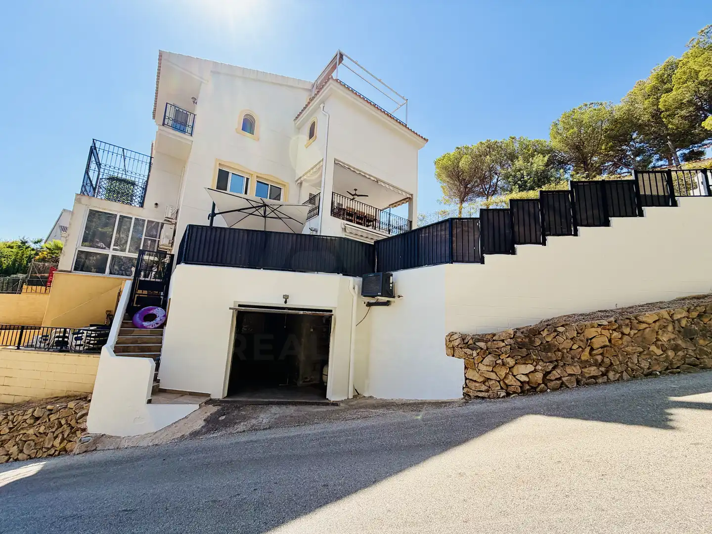 Vista exterior de Casa o xalet en venda en La Nucia amb Aire condicionat, Calefacció i Terrassa
