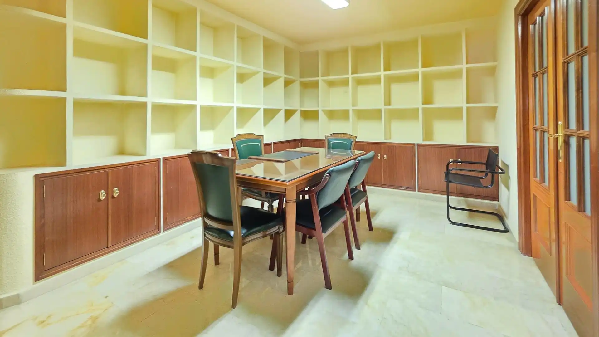 Esszimmer von Büro zum Verkauf in Jaén mit Klimaanlage