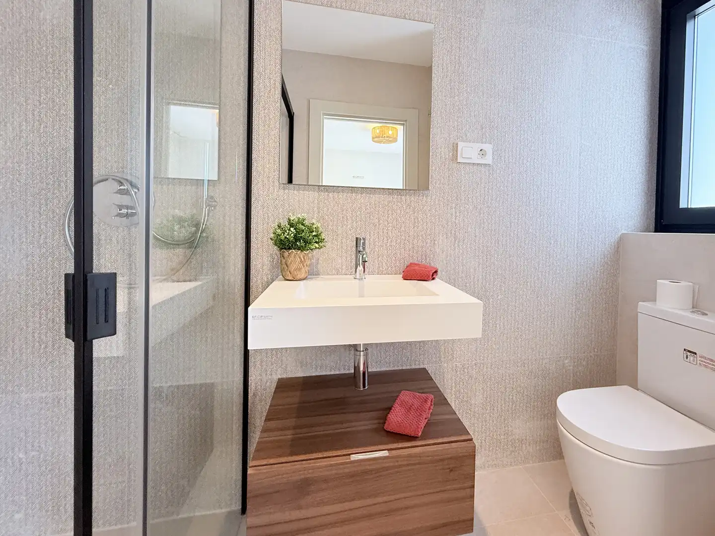 Badezimmer von Einfamilien-Reihenhaus zum Verkauf in Málaga mit Privatgarten, Balkon und Gemeinschaftspool