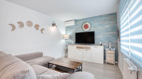Casa esquinera lista para entrar a vivir, situada en una zona tranquila, a poca distancia a pie de la playa., imatge 5