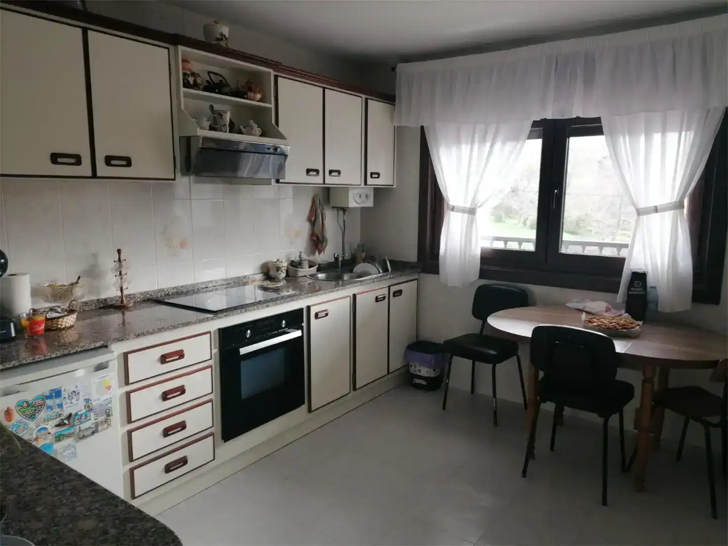 Cuina de Casa o xalet en venda en Ponteceso amb Parquet, Moblat i Forn