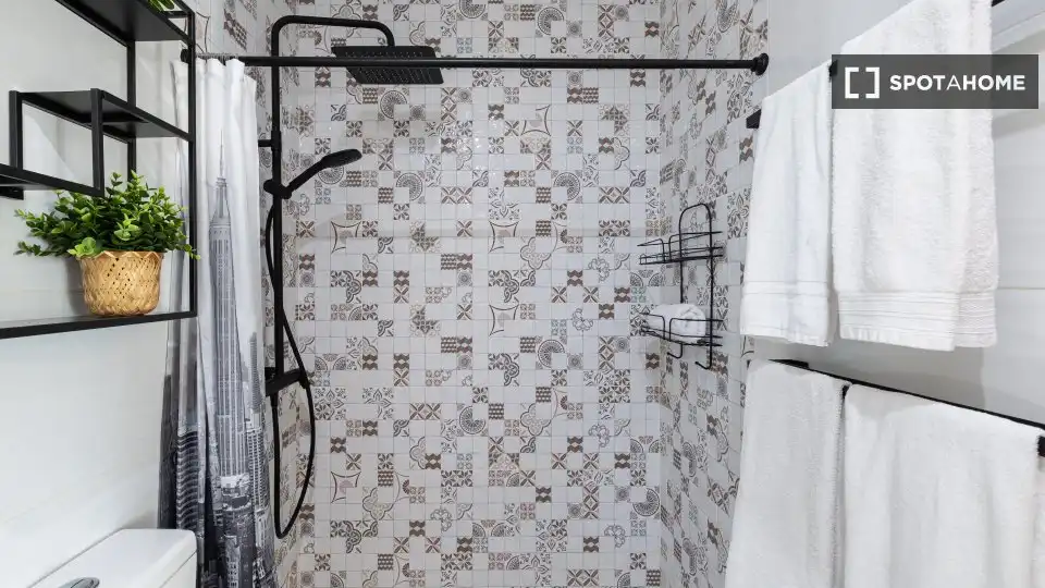 Bany de Apartament per a compartir en Rincón de la Victoria amb Aire condicionat, Terrassa i Moblat