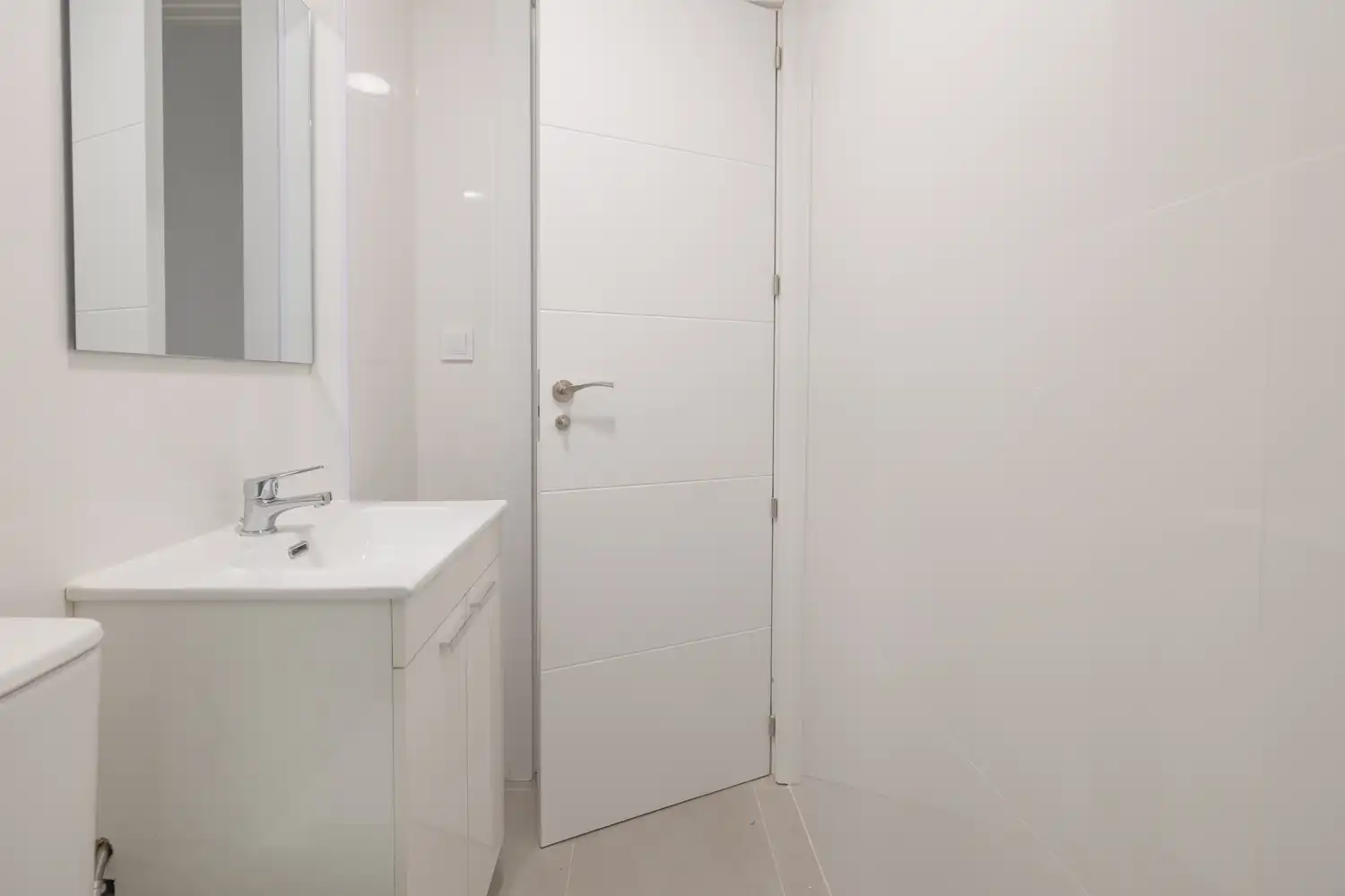 Bathroom of Study for sale in Madrid  with Air Conditioner