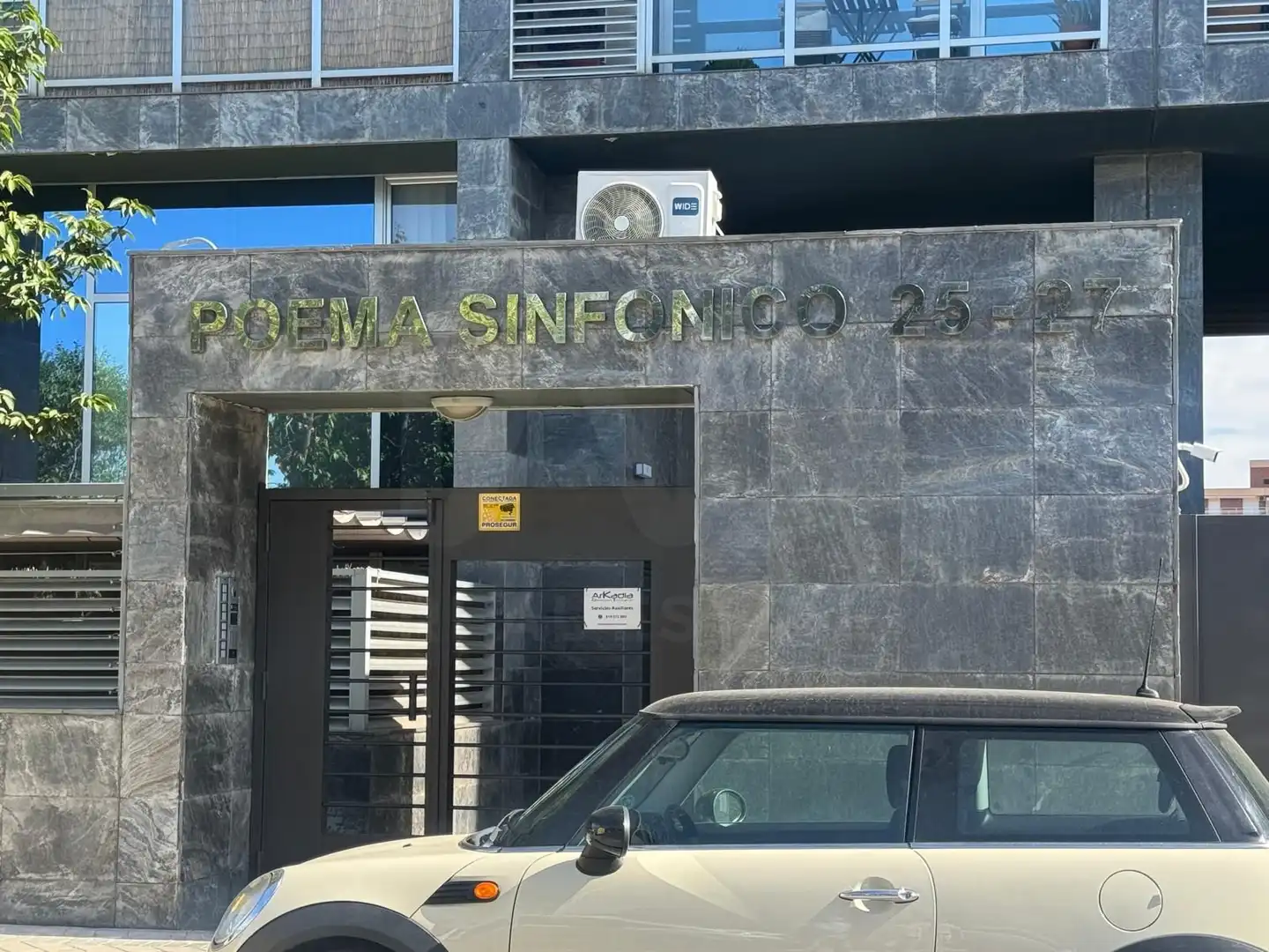 Exterior view of Garage for sale in Madrid