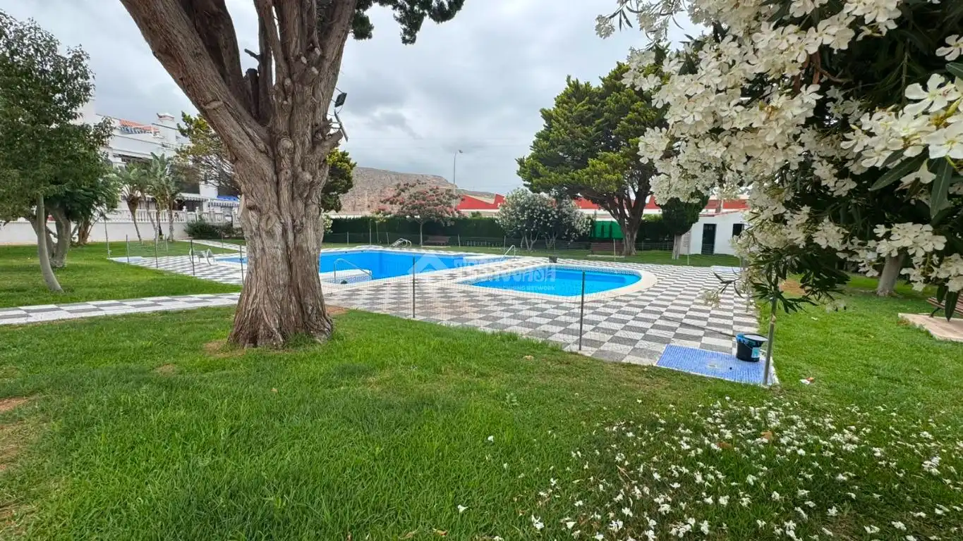 Piscina de Dúplex en venta en Motril con Terraza, Piscina y Piscina comunitaria