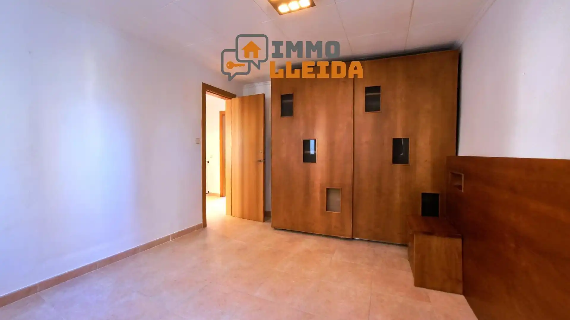 Casa adosada en venta en Balaguer con Calefacción y Terraza