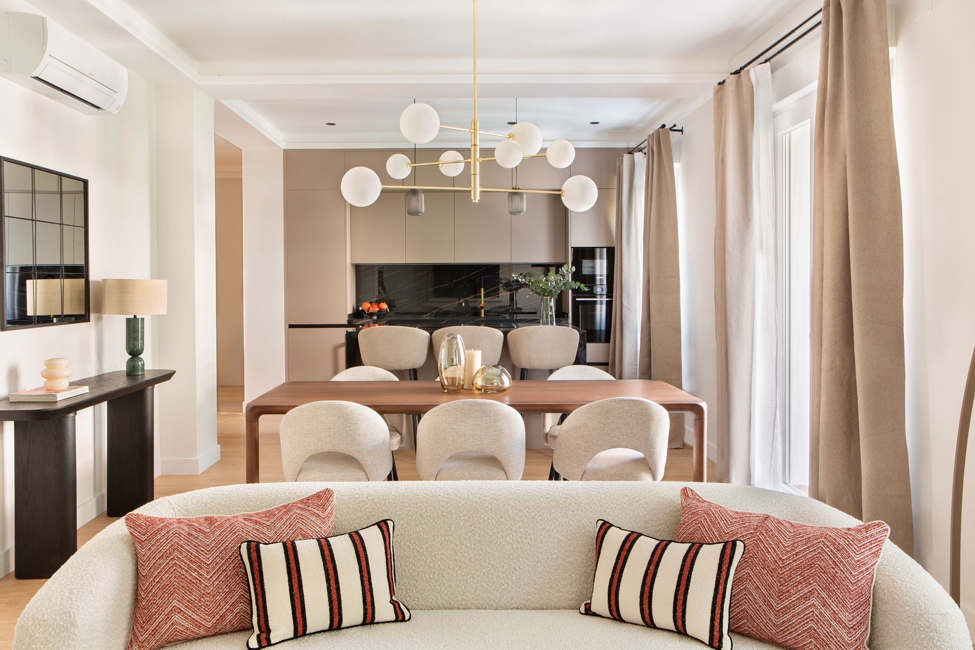 Living room of Flat for sale in  Madrid Capital  with Air Conditioner, Heating and Furnished