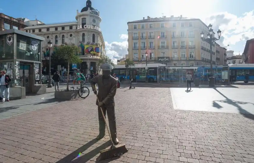 Oficina de lloguer a Plaza JACINTO BENAVENTE, Cortes - Huertas