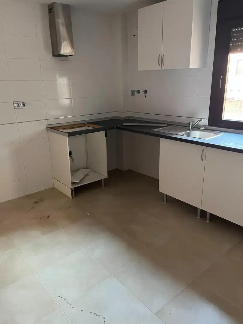 Cocina de Piso en venta en Alameda de la Sagra con Calefacción, Jardín privado y Trastero