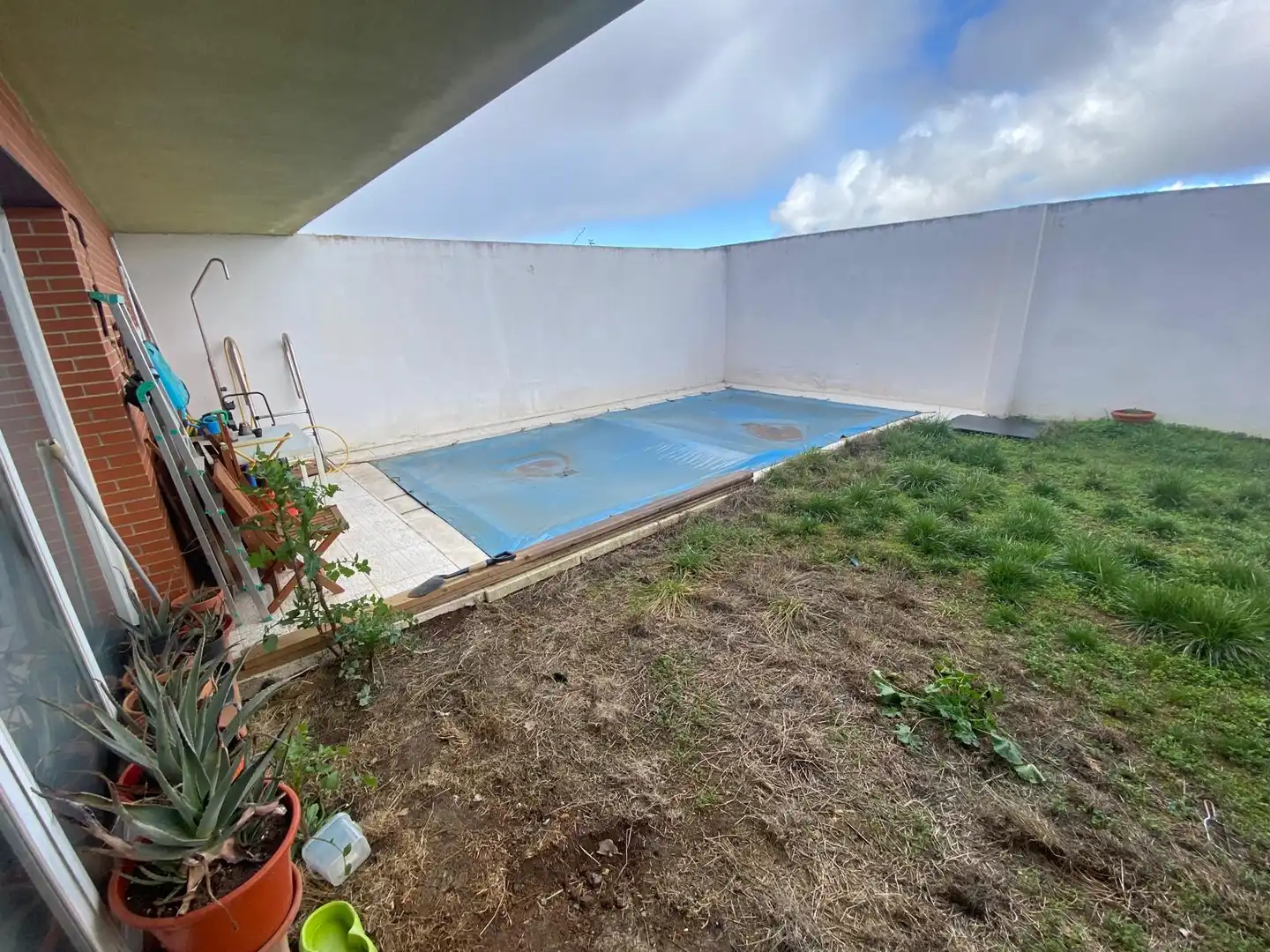 Piscina de Casa adosada en venta en Poblete con Aire acondicionado, Calefacción y Jardín privado