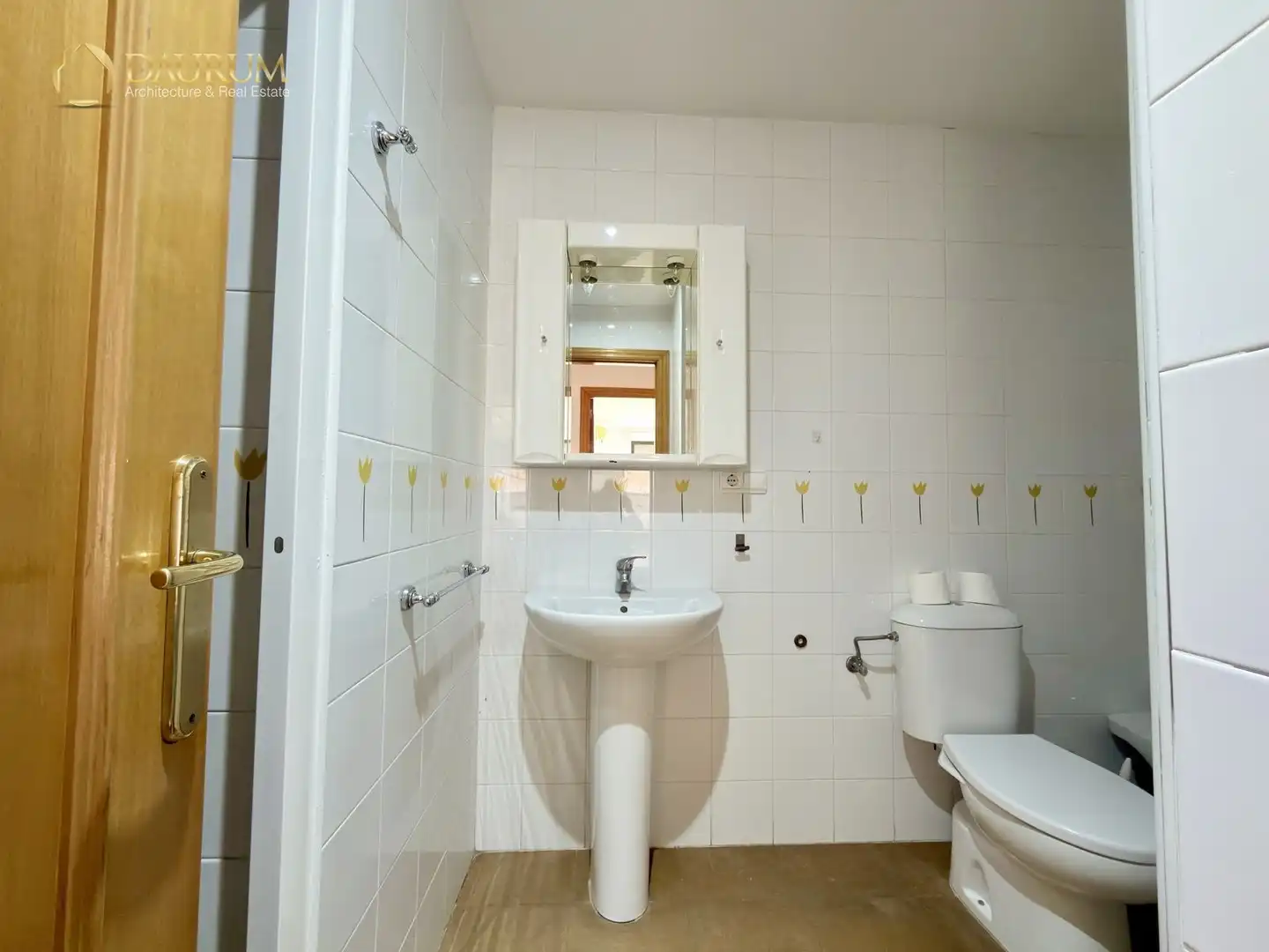 Bathroom of Flat for sale in Casc Urbà