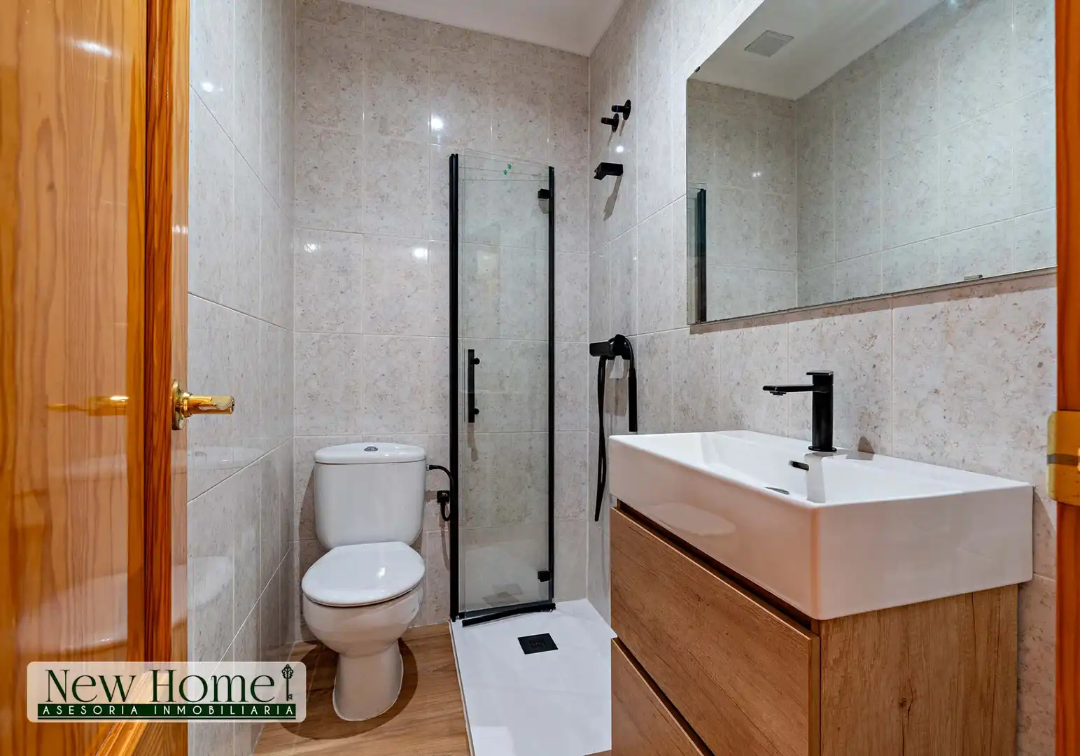 Baño de Casa adosada en venta en Roquetas de Mar con Terraza, Amueblado y Piscina comunitaria