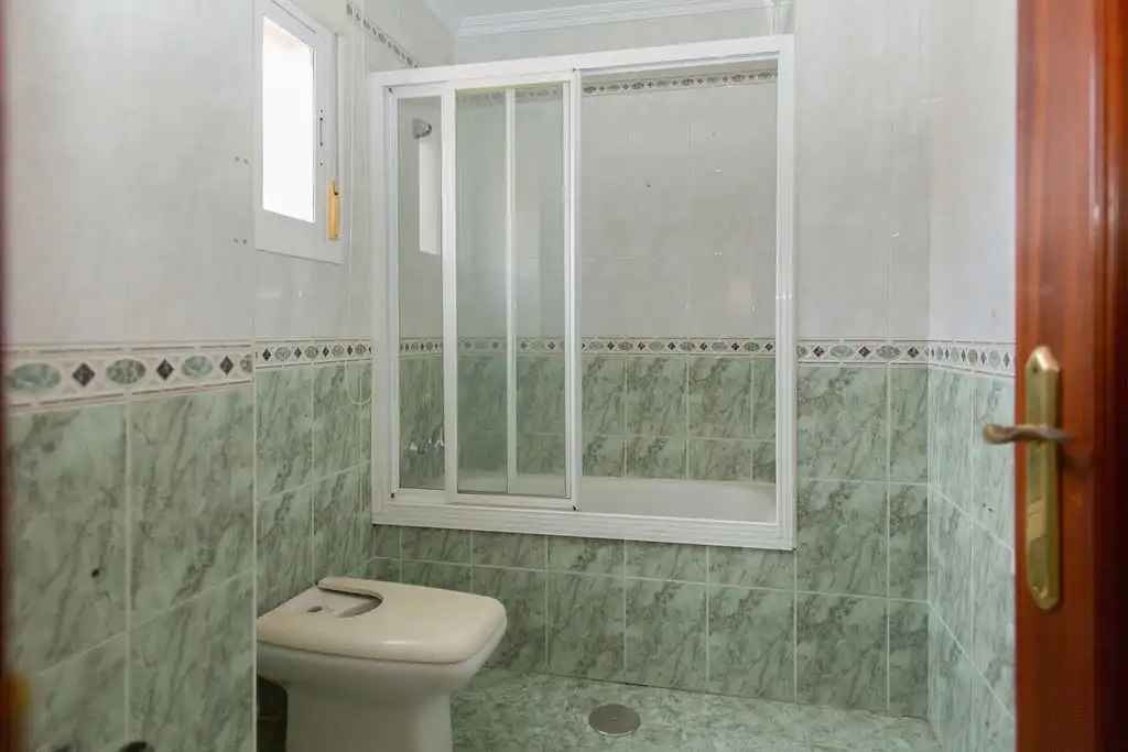 Baño de Piso en venta en Linares con Piscina