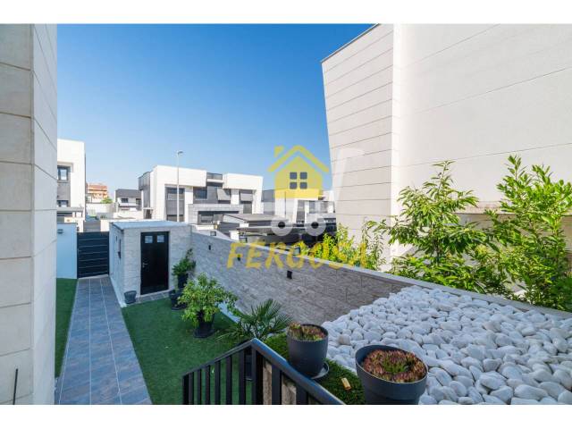 Casa adosada en Venta en La Dehesa - El Pinar