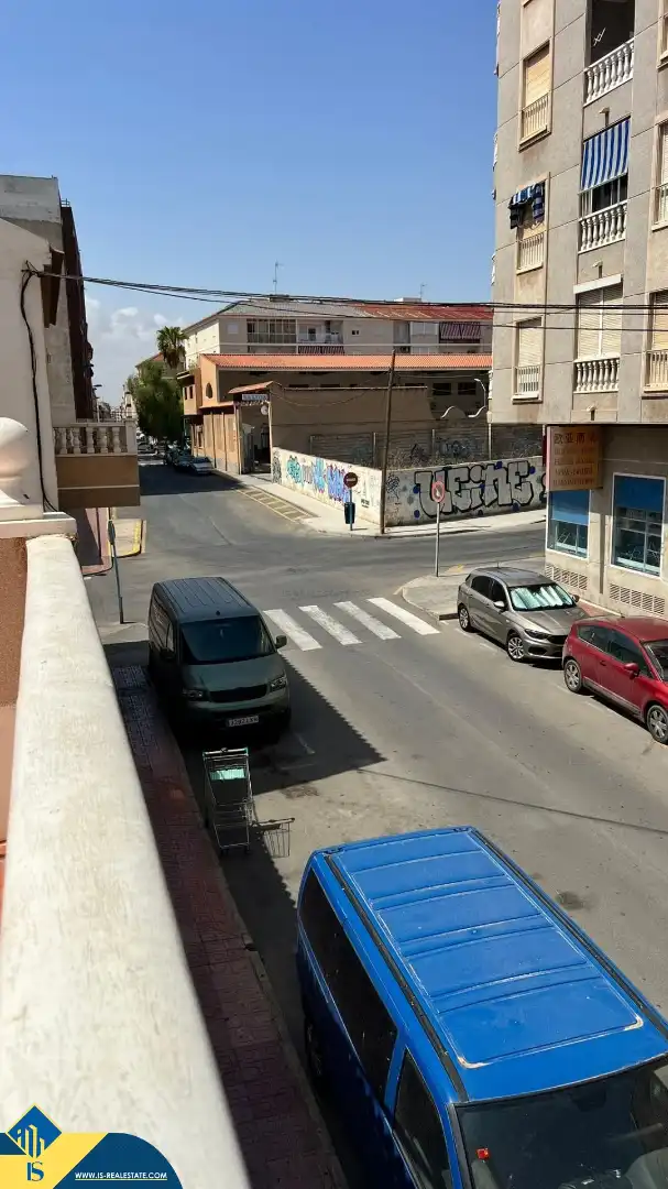 Vista exterior de Casa o chalet en venta en Torrevieja con Terraza, Amueblado y Horno
